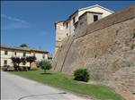 Castello di Montale: mura di cinta