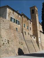 Castello di Montale: mura di cinta
